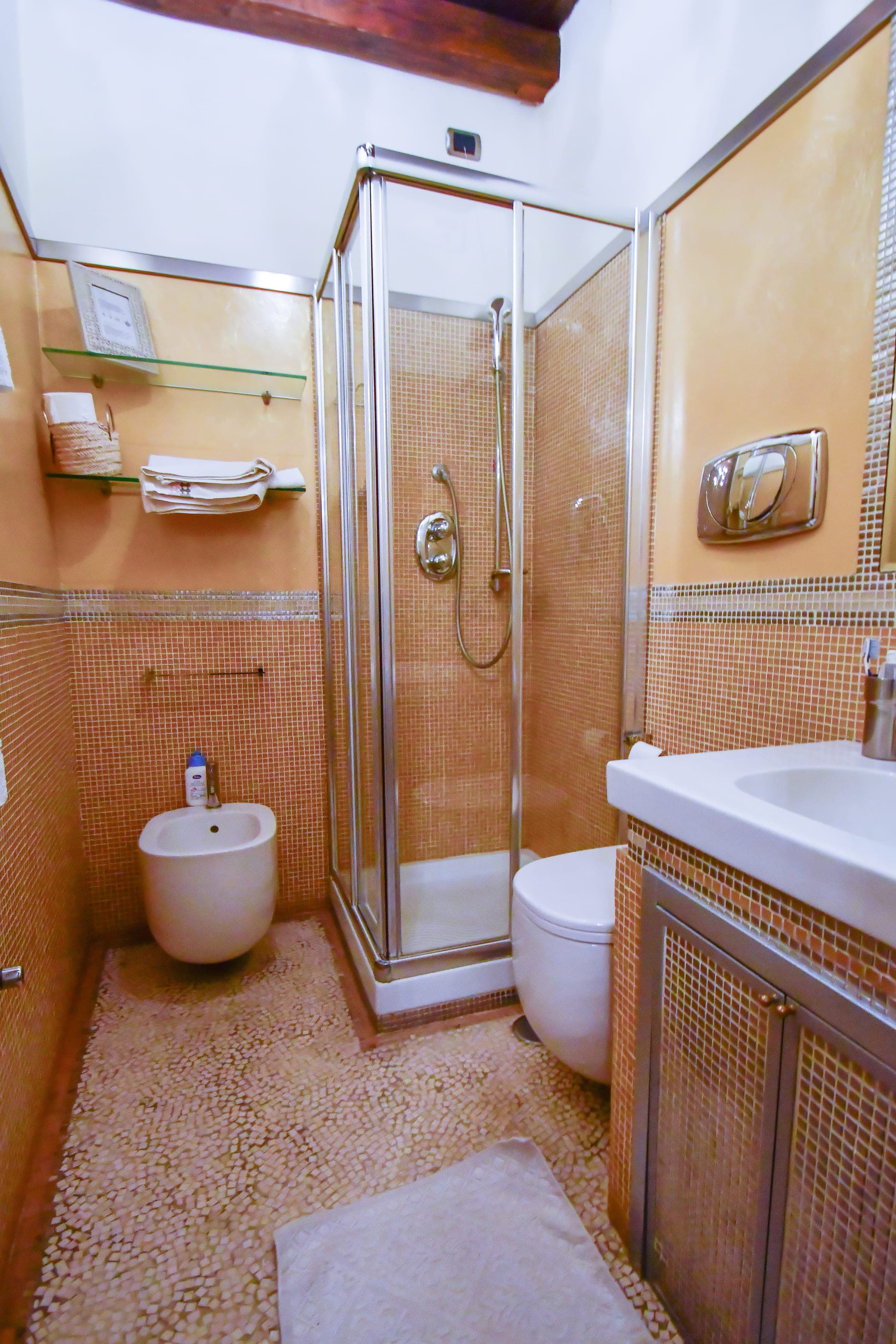 Stanza di Dodo — bagno